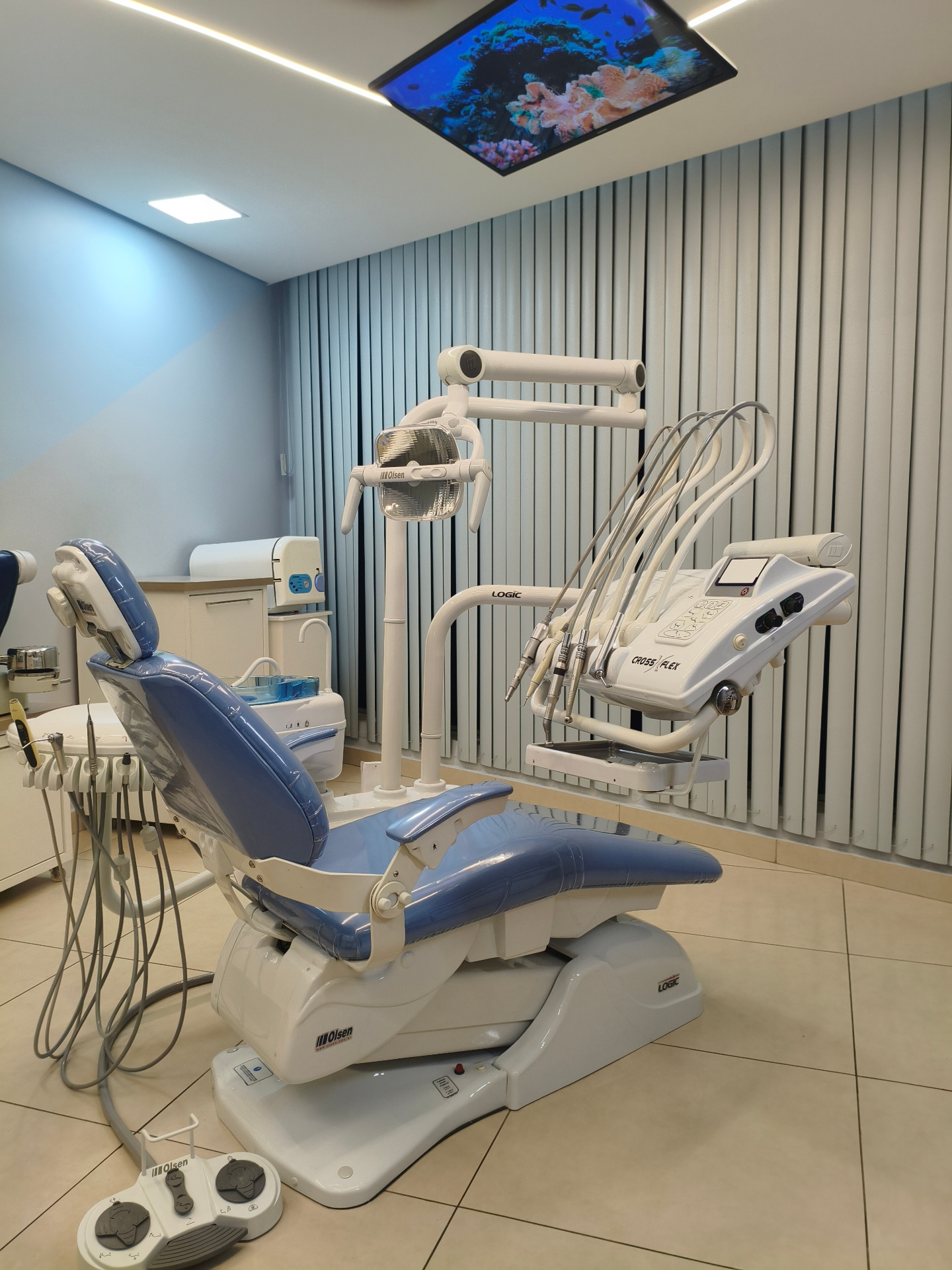 Cadeira odontológica Olsen Cross Flex reformada pela CTEO, pronta para uso em consultório